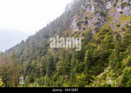 Cascata in Maurach sul lago Achensee Foto Stock