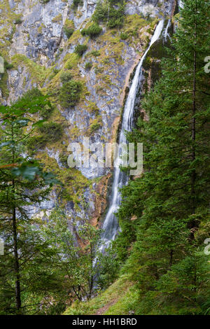 Cascata in Maurach sul lago Achensee Foto Stock