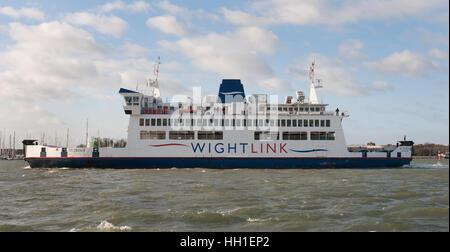 Wightlink Isle of Wight traghetto per auto 'St Cecilia", il porto di Portsmouth, Portsmouth, Hampshire, Inghilterra, Regno Unito Foto Stock