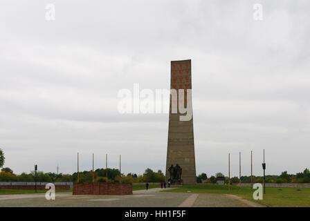 Oranienburg: memoriale e museo del campo di concentramento di Sachsenhausen; memoriale della 'Nationalen ricordare e memorial' (1961), , nel Land di Brandeburgo, in Germania Foto Stock