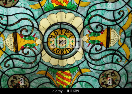 Coloratissima vetrata nel soffitto della Florida hotel in Havana Cuba Foto Stock