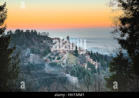 Sacro Monte di Varese chiamato anche Santa Maria del Monte di Varese - Italia. Nel 2003 inserito dall'UNESCO nella lista del Patrimonio Mondiale. Foto Stock