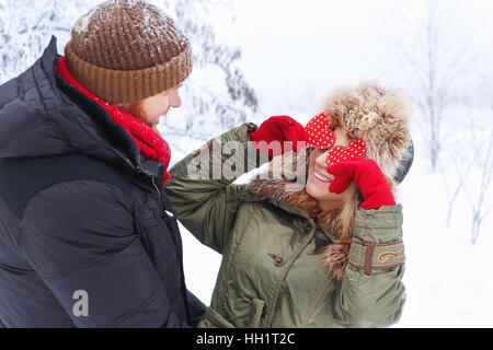 Funny matura in inverno all'aperto Foto Stock