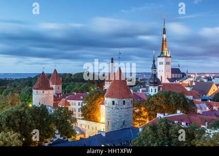 San dell'Olaf o chiesa della chiesa di Sant'Olav a Tallinn in Estonia, è un importante punto di riferimento. Foto Stock