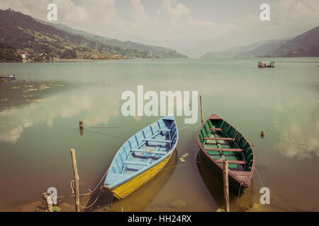 Coppia di barche a riva. Foto Stock