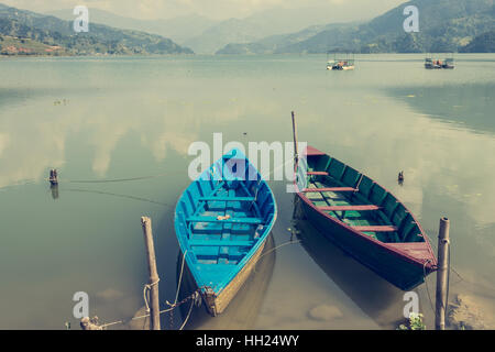 Coppia di barche a riva. Foto Stock