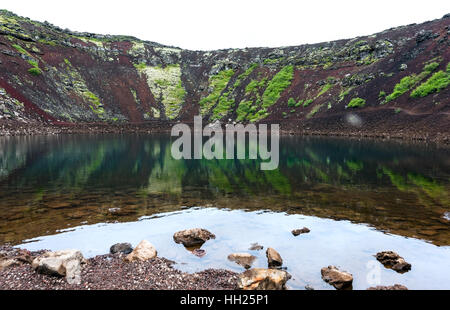 Kerið è un cratere vulcanico lago situato in Grímsnes area nel sud dell'Islanda, sul popolare percorso turistico noto come il Golden Foto Stock