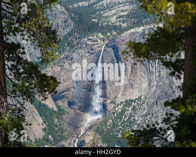 Yosemite Falls visto dalla cupola Sentinel Trail Foto Stock