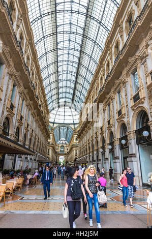 Galleria Vittorio Emanuele centro dello shopping milanese, Italia Foto Stock