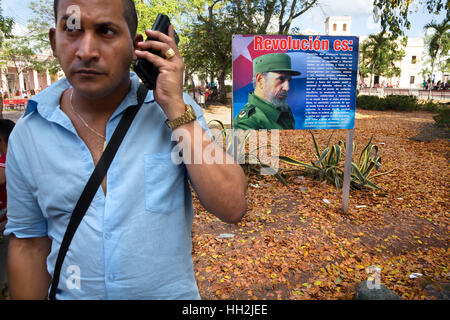 Firmare con la rivoluzione comunista istruzioni in Santa Clara, Cuba Foto Stock