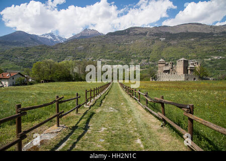 Castello medievale in Val d'Aosta, Italia Foto Stock