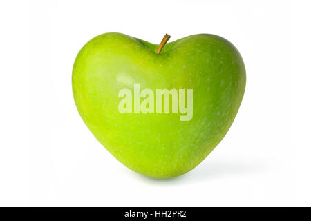 Mela verde a forma di cuore isolato su sfondo bianco Foto Stock