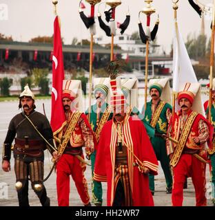 Tradizionale Ottomano army band (Mehter) eseguite una mostra durante il celebrare l anniversario della Repubblica di Turchia Foto Stock