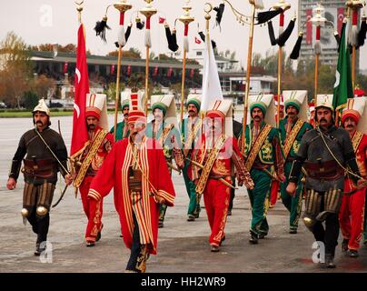 Tradizionale Ottomano army band (Mehter) eseguite una mostra durante il celebrare l anniversario della Repubblica di Turchia Foto Stock