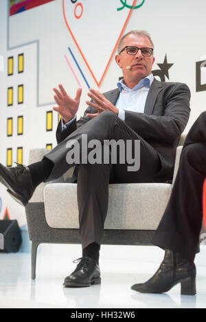 Lufthansa boss Carsten Spohr parlando a la DLD (Digital-Life-design) Conferenza di Monaco di Baviera, Germania, 16 gennaio 2017. Gli ospiti presso la 3 giorni di conferenza hanno discusso le tendenze e gli sviluppi in digitalizzazione. Foto: Tobias Hase/dpa Foto Stock