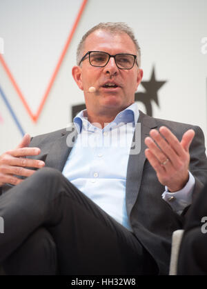 Lufthansa boss Carsten Spohr parlando a la DLD (Digital-Life-design) Conferenza di Monaco di Baviera, Germania, 16 gennaio 2017. Gli ospiti presso la 3 giorni di conferenza hanno discusso le tendenze e gli sviluppi in digitalizzazione. Foto: Tobias Hase/dpa Foto Stock