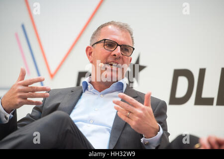 Lufthansa boss Carsten Spohr parlando a la DLD (Digital-Life-design) Conferenza di Monaco di Baviera, Germania, 16 gennaio 2017. Gli ospiti presso la 3 giorni di conferenza hanno discusso le tendenze e gli sviluppi in digitalizzazione. Foto: Tobias Hase/dpa Foto Stock