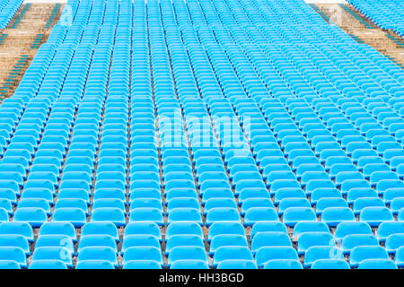 Numerosi sedi in righe sul Stadium Foto Stock