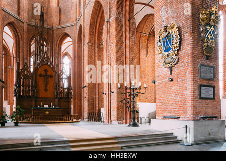 Riga, Lettonia - 1 Luglio 2016: la navata della chiesa di San Pietro interno, la parte centrale della chiesa edificio ai parrocchiani alloggio. Foto Stock