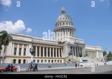 L'Avana, Cuba - 14 Maggio 2015: vista anteriore del Capitol nazionale costruzione completata nel 1929. Foto Stock