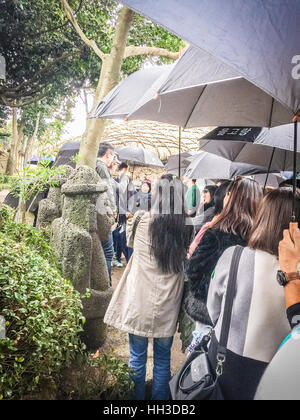 Jeju Island, Corea - Novembre 13, 2016 : il turista ha visitato Seongeup Folk Village, Jeju Island, Corea Foto Stock