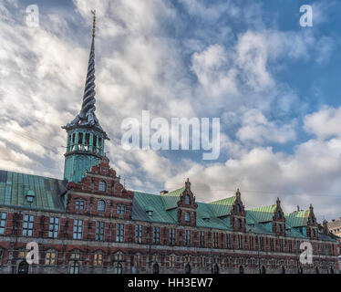 Borsen è un edificio nel centro di Copenhagen ed è il più antico stock exchange in Danimarca. Foto Stock