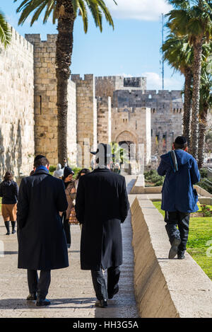 Pareti e Porta di Jaffa nella città vecchia di Gerusalemme, Israele Foto Stock