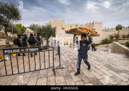 Damasco Gate nella Città Vecchia di Gerusalemme, Israele Foto Stock