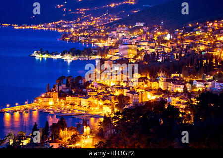 Riviera di Opatija baia vista serale, Quarnaro di Croazia Foto Stock