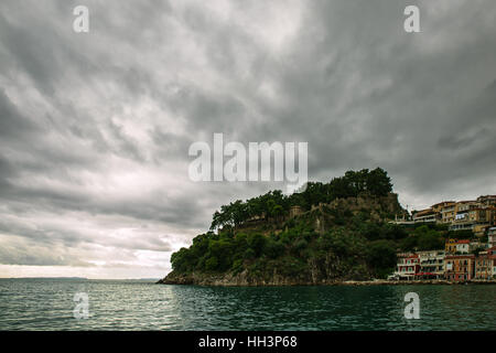 Nuvole di tempesta sul mare Ionio a Parga - Grecia Foto Stock