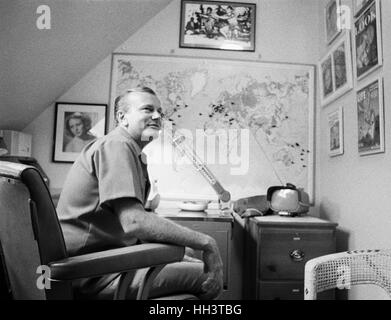 Jack Paar, fotografato a casa sua nel luglio 1962. Foto Stock