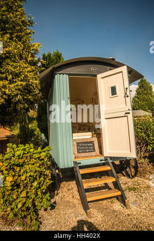 Nuovo Gypsy Caravan sul lato strada Derbyshire Ray Boswell Foto Stock