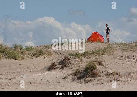 Tenda Rossa nelle dune sulla spiaggia Römö, Danimarca. Foto Stock