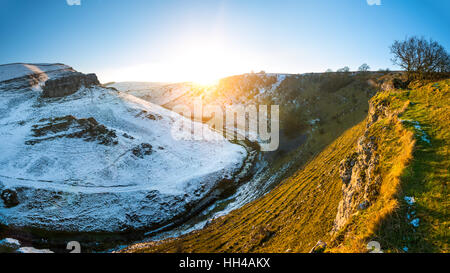 Tramonto a Pietro, la pietra del Peak District. Noto anche come patibolo Rock. Foto Stock