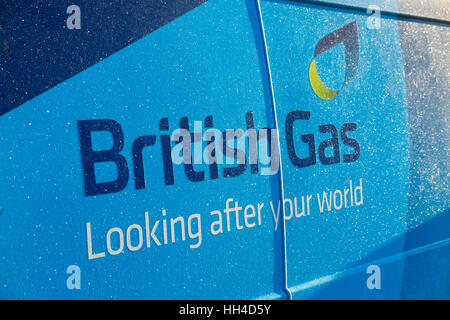 Congelamento British gas van / segno / logo coperto in scintille / frost frizzante su freddo gelido inverno mattina. REGNO UNITO. Potrebbe essere utilizzato per illustrare l'aumento delle bollette del gas e dei prezzi dell'energia. Foto Stock