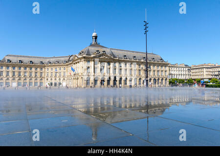 Miroir d'Eau, al Palais de la Bourse, Bordeaux, Gironde, Aquitaine, Francia Foto Stock