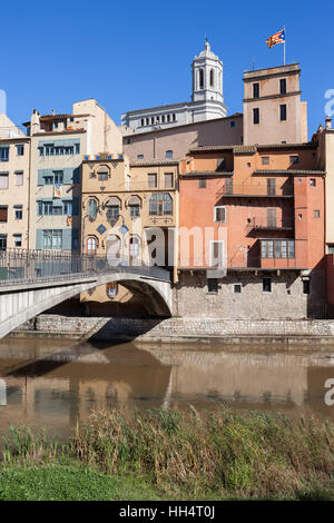 Case a fiume Onyar nel quartiere vecchio di Girona in Catalogna, Spagna Foto Stock