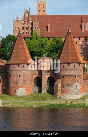 Castello di Malbork in Polonia, xiii secolo fortificazione medievale presso il fiume di Nogat Foto Stock