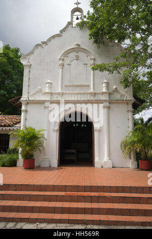 Lo stile coloniale cappella nella città di Panama Foto Stock