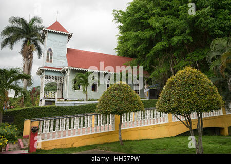 In stile coloniale e la cappella di legno nella città di Panama Foto Stock