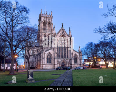 La Chiesa della Cattedrale di San Giorgio al tramonto costruita nel 1854-8 Di Sir George Gilbert Scott Doncaster South Yorkshire England Foto Stock