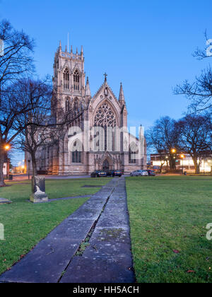 La Chiesa della Cattedrale di San Giorgio al tramonto costruita nel 1854-8 Di Sir George Gilbert Scott Doncaster South Yorkshire England Foto Stock