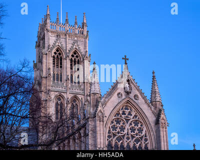 La Chiesa della Cattedrale di San Giorgio al tramonto costruita nel 1854-8 Di Sir George Gilbert Scott Doncaster South Yorkshire England Foto Stock