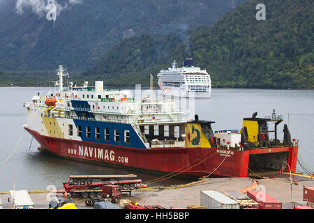 PUERTO CHACABUCO, Cile - 16 febbraio 2016: Traghetto della società Navimag in Puerto Chacabuco Foto Stock