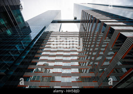 Luglio 2, 2016 Panama City, Panama: ufficio moderno edificio contro il cielo nuvoloso Foto Stock