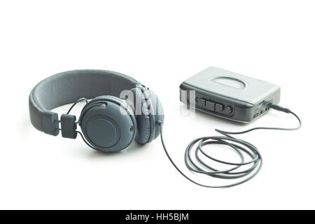 Il vintage lettore audio e cuffie isolato su sfondo bianco. Foto Stock