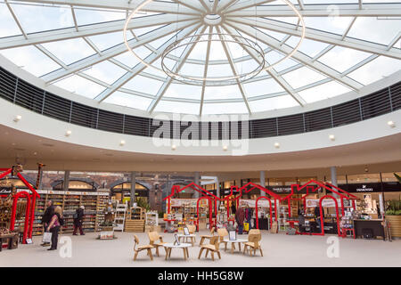 Negozi a Swindon Designer Outlet, Swindon, Wiltshire, Inghilterra, Regno Unito Foto Stock