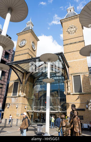 Ingresso per la stazione di Liverpool Street, Speranza Square, City of London, Londra, Inghilterra, Regno Unito Foto Stock