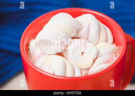 Cioccolata calda bevanda con marshmallow Foto Stock