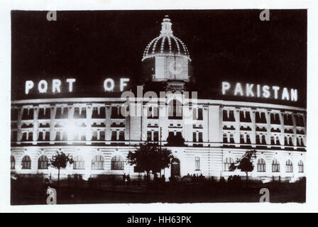 Porto di costruzione del Pakistan di notte, Karachi, Pakistan Foto Stock